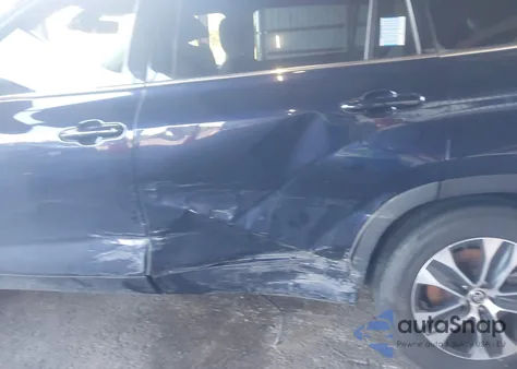 2021 Toyota Highlander Xle z USA, uszkodzony, nr VIN 5TDGZRBH4MS533595